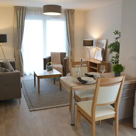 Domitys - Les Mégalithes Roses Apartahotel *